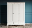Шкаф Leontina для одежды белый трехстворчатый с ящиками