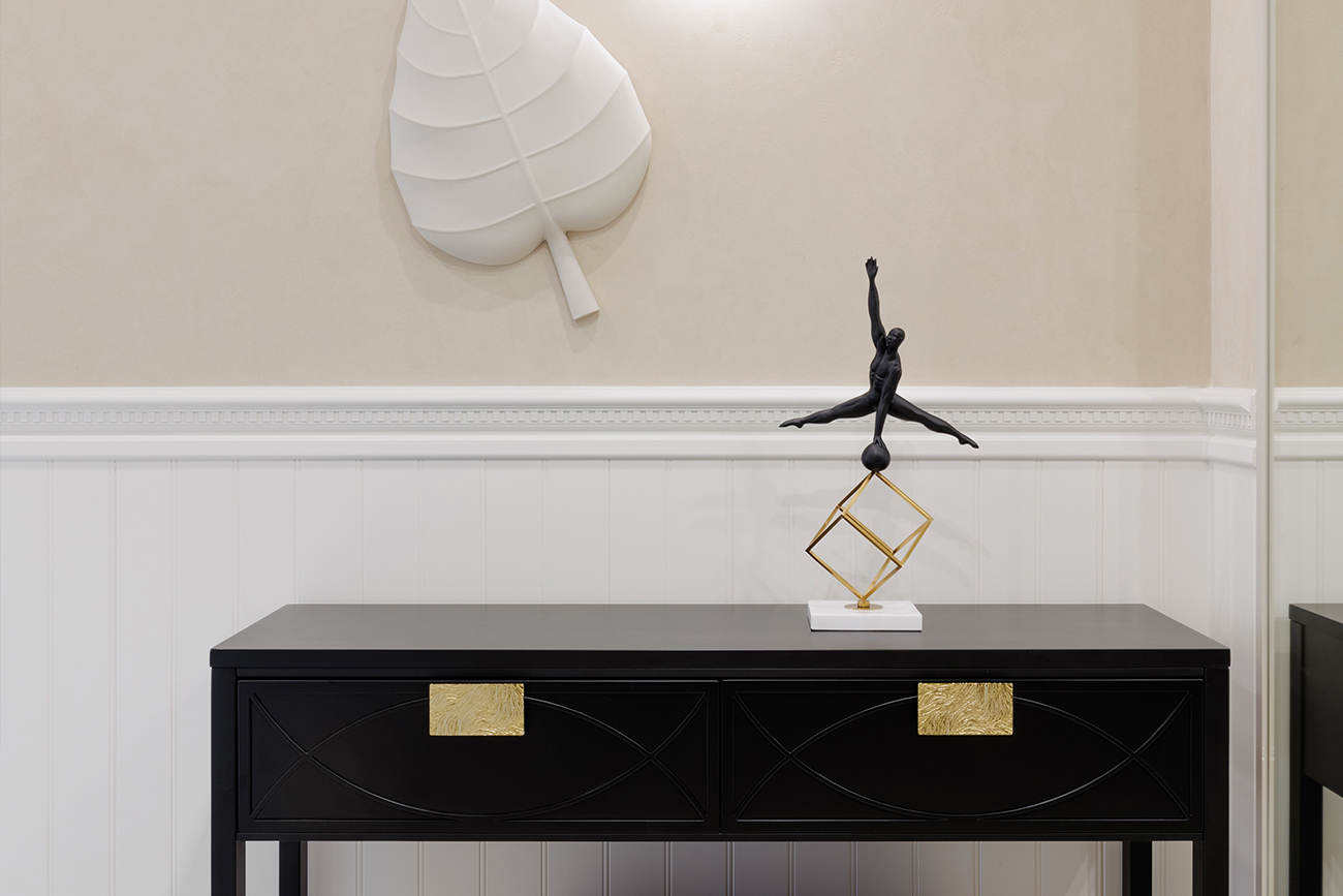 55RD2865 Статуэтка "Гимнаст на кубе-2" 30*51см