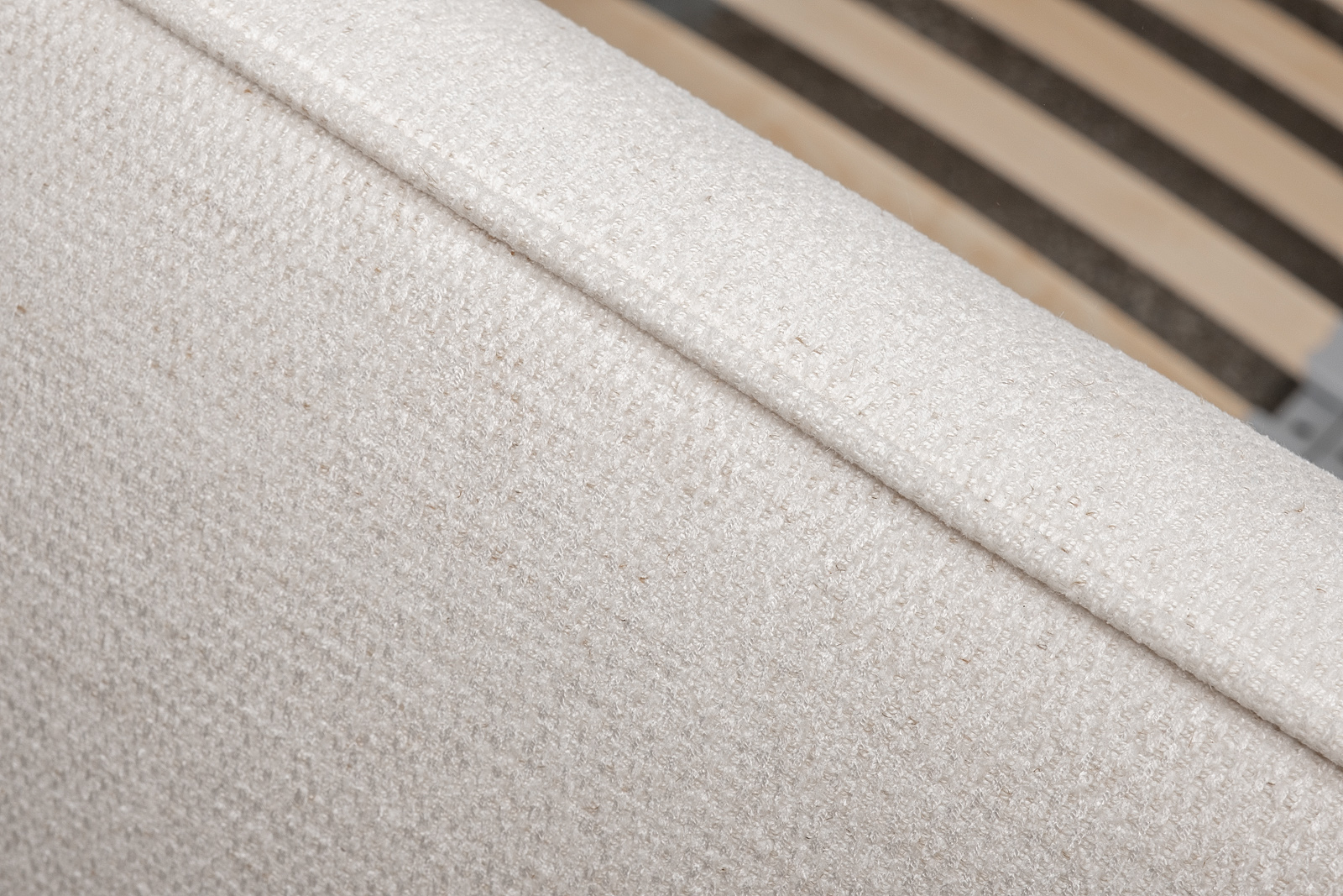 Кровать Palazzo 180 без мех.шенилл экрю Natur Ecru 215*240*90см