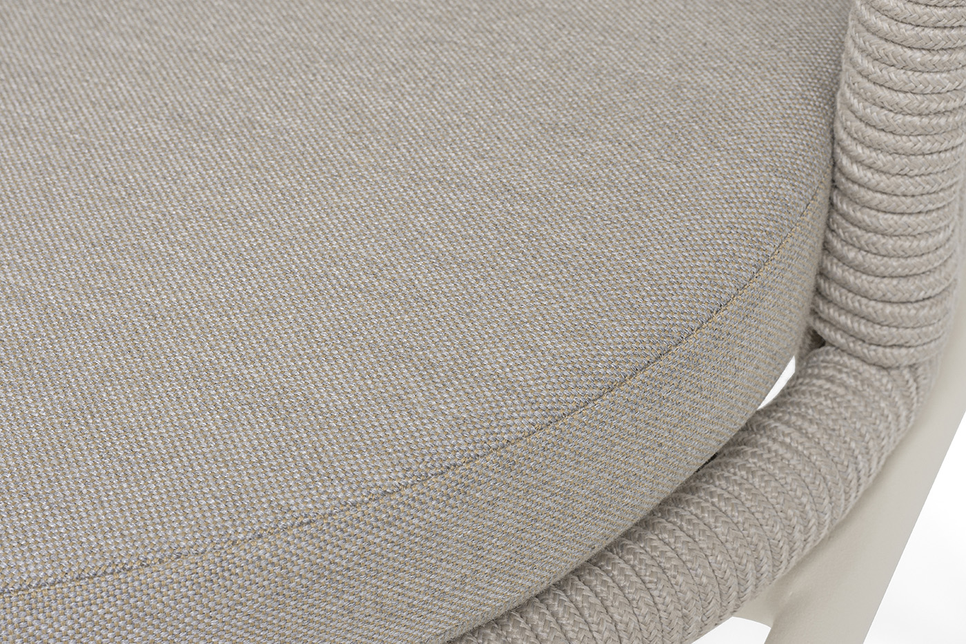 "Люксембург" стул плетеный из роупа, каркас из стали (RAL1013) муар, роуп бежевый круглый, ткань бежевая 15052