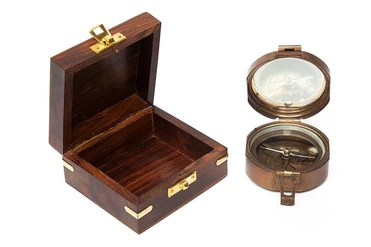 Компас  в деревянной подарочной коробке Secret De Maison ( mod. 11151 )