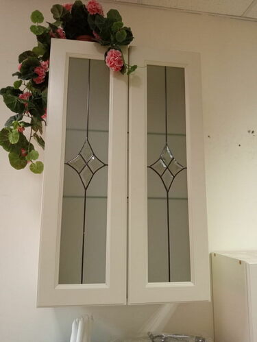 Шкаф настенный Италия со стеклом (выставочный образец)