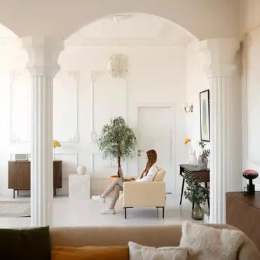  Гипсовые   шедевры:   панно,   росписи   и   барельефы   в   интерьере. 