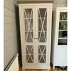Витрина Форест  с двумя стеклянными дверями белый воск/серый