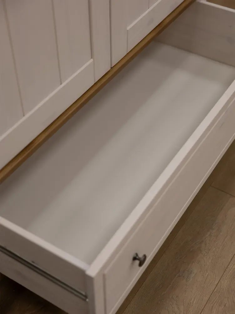 Шкаф комбинированный двухстворчатый 21 Пенни белый воск-антик 24