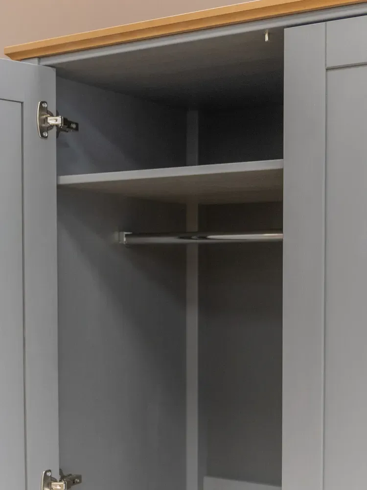 Шкаф комбинированный двухстворчатый 21 Пенни серый 7046-антик 24