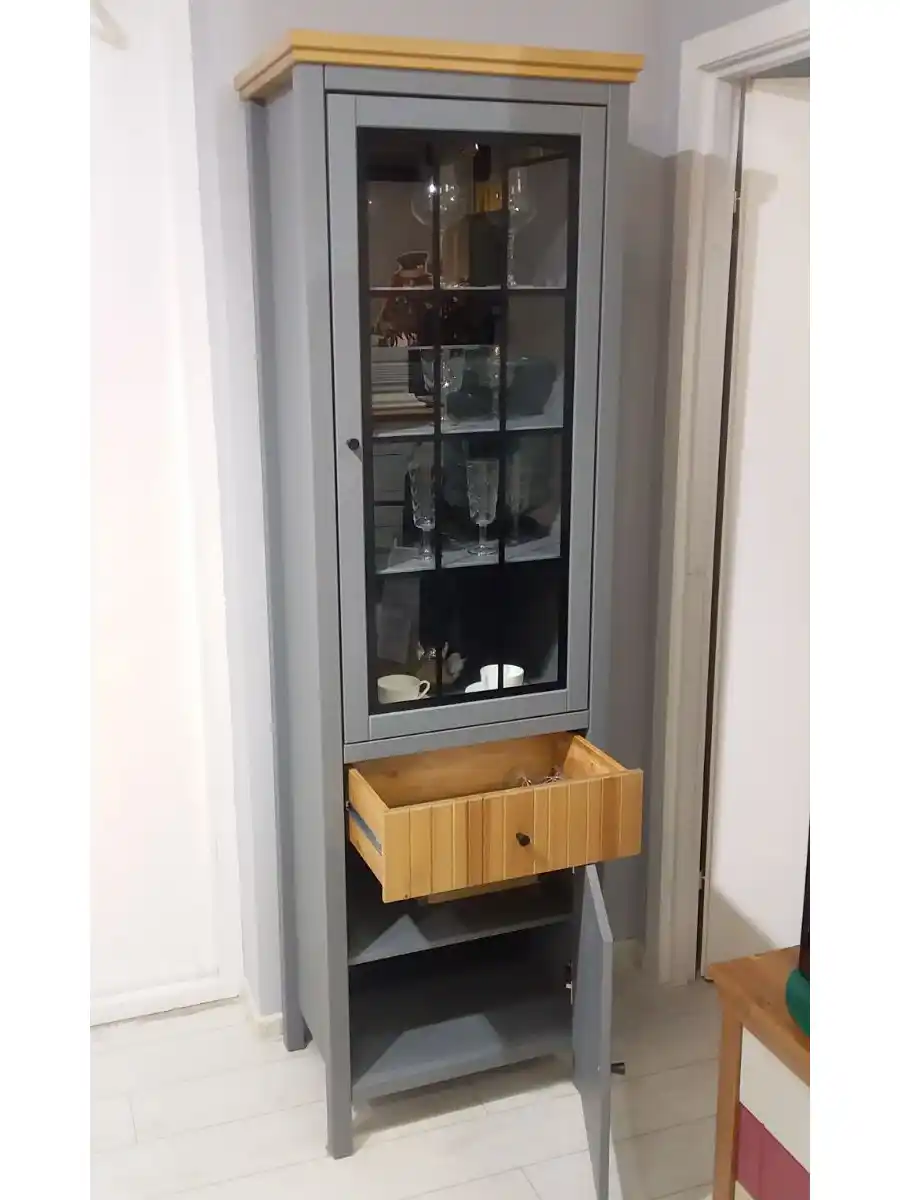 Шкаф для посуды Сканди 111СТЧ стеклянная и глухая двери, серый 7046/антик 24 (выставочный образец)