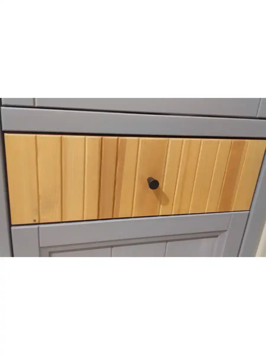 Шкаф для посуды Сканди 111СТЧ стеклянная и глухая двери, серый 7046/антик 24 (выставочный образец)