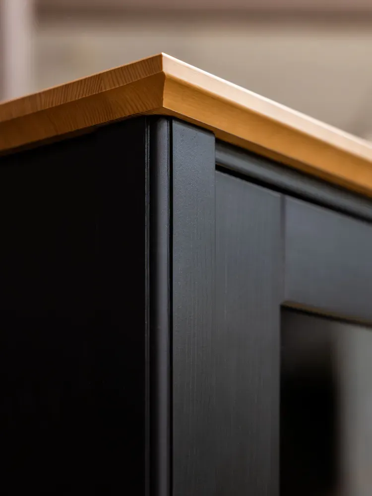 Шкаф для посуды натуральное дерево 11 Пенни блэк/антик 24