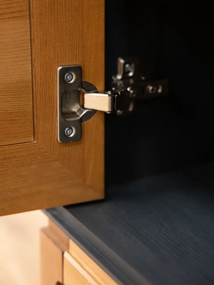 Шкаф с дверцами и ящиками для посуды 222 Гранада серый 7016/антик 24