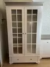 Шкаф 2х дверный со стеклянными дверями Бейли белый воск/антрацит